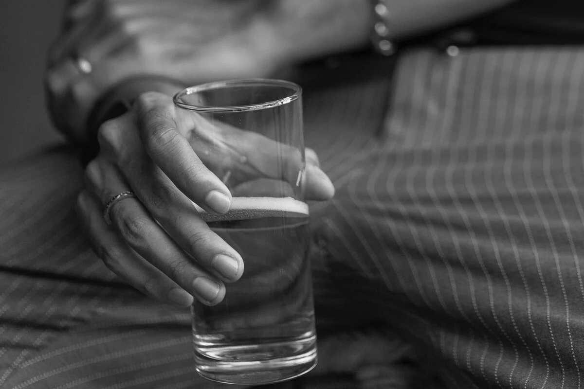 Man holding a beer